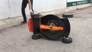 Как заменить нож на газонокосилке бензиновой