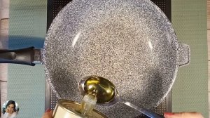 Тыква с курицей на сковороде в сметане.