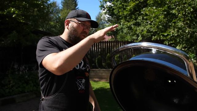 ?? СВИНОЙ ОКОРОК целиком томлёный в гриле Weber summit kamado e6. Идеальный рецепт Low&slow смотреть онлайн