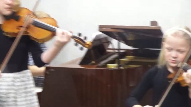 Красновы Анна и Арина и Тимофей Казанцев, "летняя пьеса". Д. Шостакович, Лирический вальс. смотреть онлайн