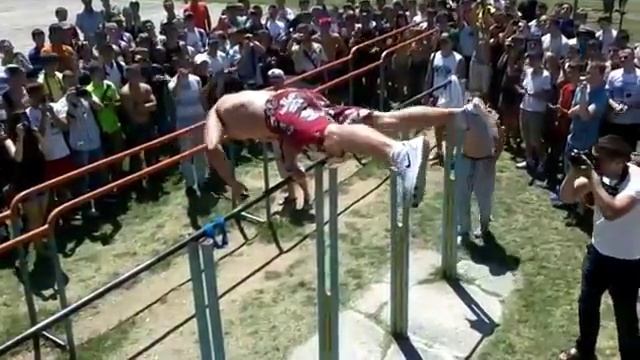 Street Workout команда Дениса Минина в Симферополе 09 06 2012 смотреть онлайн