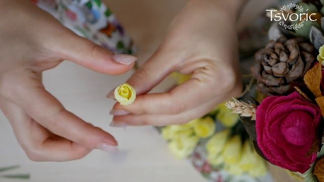 Simple small crepe paper flowers / Простые маленькие цветочки из гофрированной бумаги / DIY Tsvoric