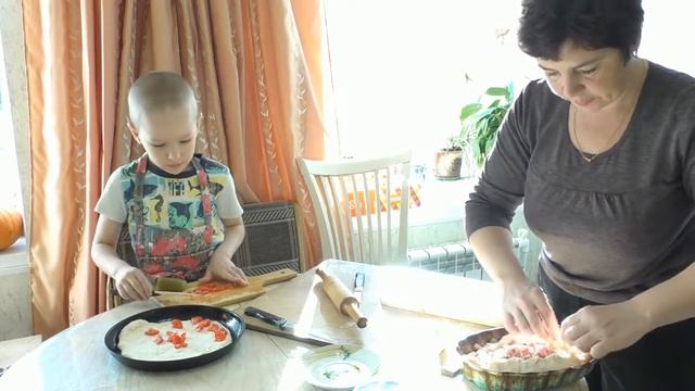 Готовим пиццу с Тимофеем. смотреть онлайн