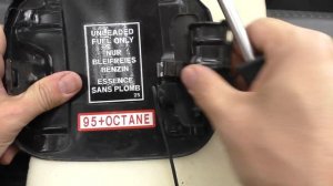 Ремонтируем крышку бензобака Mitsubishi Lancer 9, главное не УРЭКАТЬ.