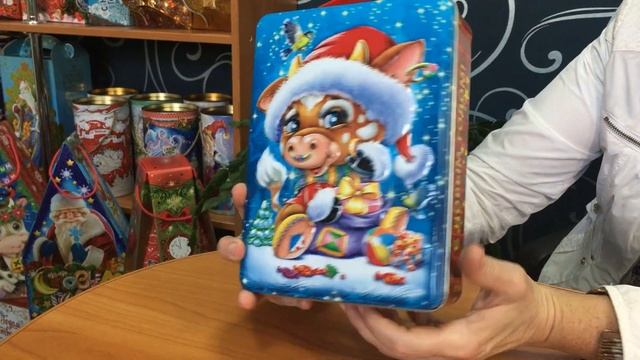 Символ года - сладкий новогодний подарок в жестяной шкатулке