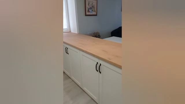 Нежная белая кухня п-образной планировки для архитектора смотреть онлайн