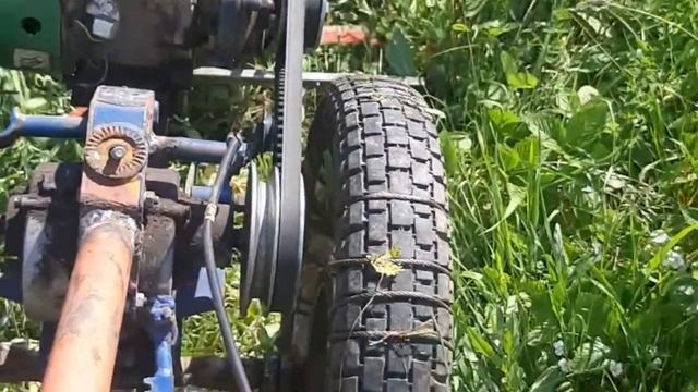 Самодельная косилка травы для мотоблока, проверка в работе. смотреть онлайн