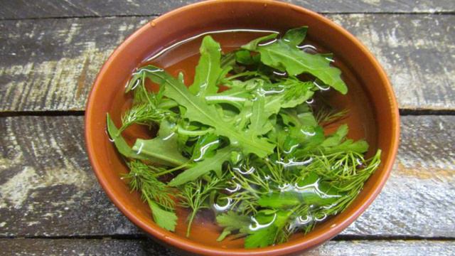 Салат из куриной печени с виноградом