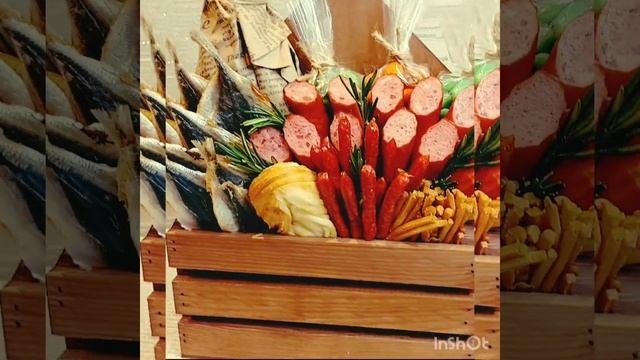 Мужской съедобный букет.  Ящик с колбасками, сыром, орешками и рыбкой