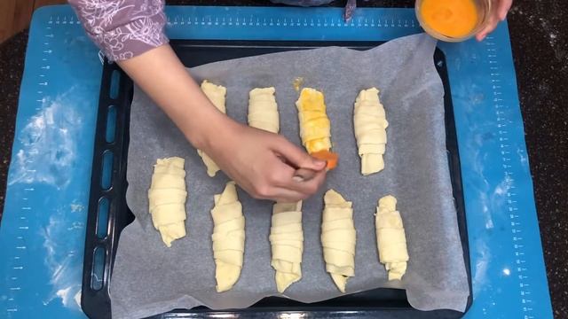 Домашние КРУАССАНЫ с НУТЕЛЛОЙ и СЫРОМ! смотреть онлайн