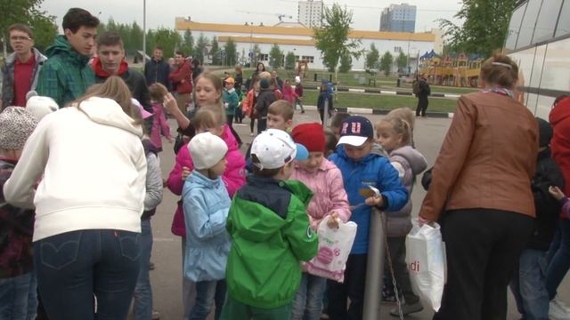 2016 05 20 - Фликеры  детям.  Акция ОГИБДД и пожарных Лобня