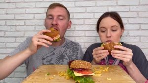 МУКБАНГ ДОМАШНИЕ БУРГЕРЫ С ГОВЯДИНОЙ КАРТОШКА ФРИ фастфуд своими руками MUKBANG HOMEMADE BURGERS