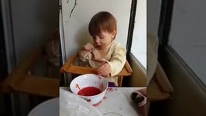 Что победит??? Голод или сон??? Спящий ребенок ест!!!