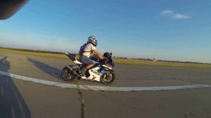 Вилли Suzuki GSX-R 750