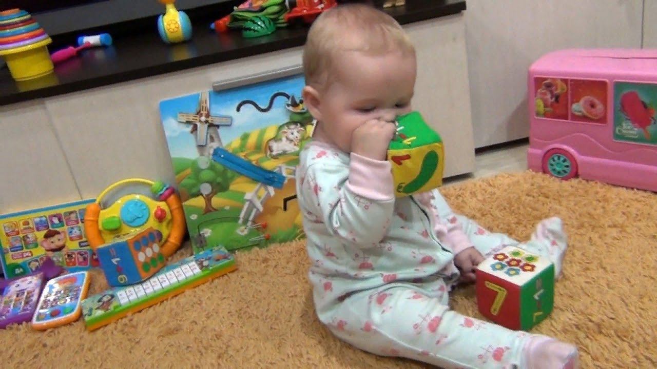 VLOG: БЕСПРОИГРЫШНЫЕ ИГРУШКИ ОТ 0 ДО 5 ЛЕТ ЧЕМ ИГРАЮТ КАТЯ И МАКСИМ