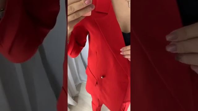 Стильный брючный костюм. Ткань: креп-костюмка «Барби»