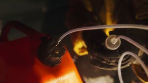 Кемпинг в сильный снегопад  снег падает весь день  Горячая палатка  метель