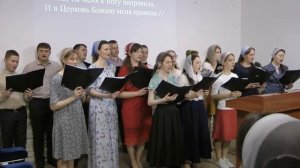 Ночь глубокая, тихо стоят сады, только ты не спишь, мама моя