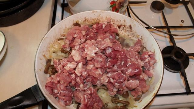 Жареное мясо с грибами