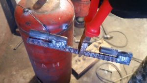 Простая печка из двух газовых баллонов