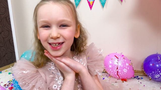 Лиза и её день рождения - подарки и сладости! смотреть онлайн