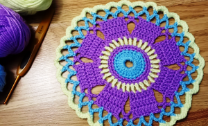 Красивая САЛФЕТКА крючком. Яркая и Необычная салфетка