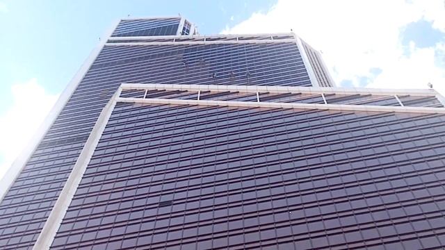 Как люди моют окна Москва сити смотреть онлайн