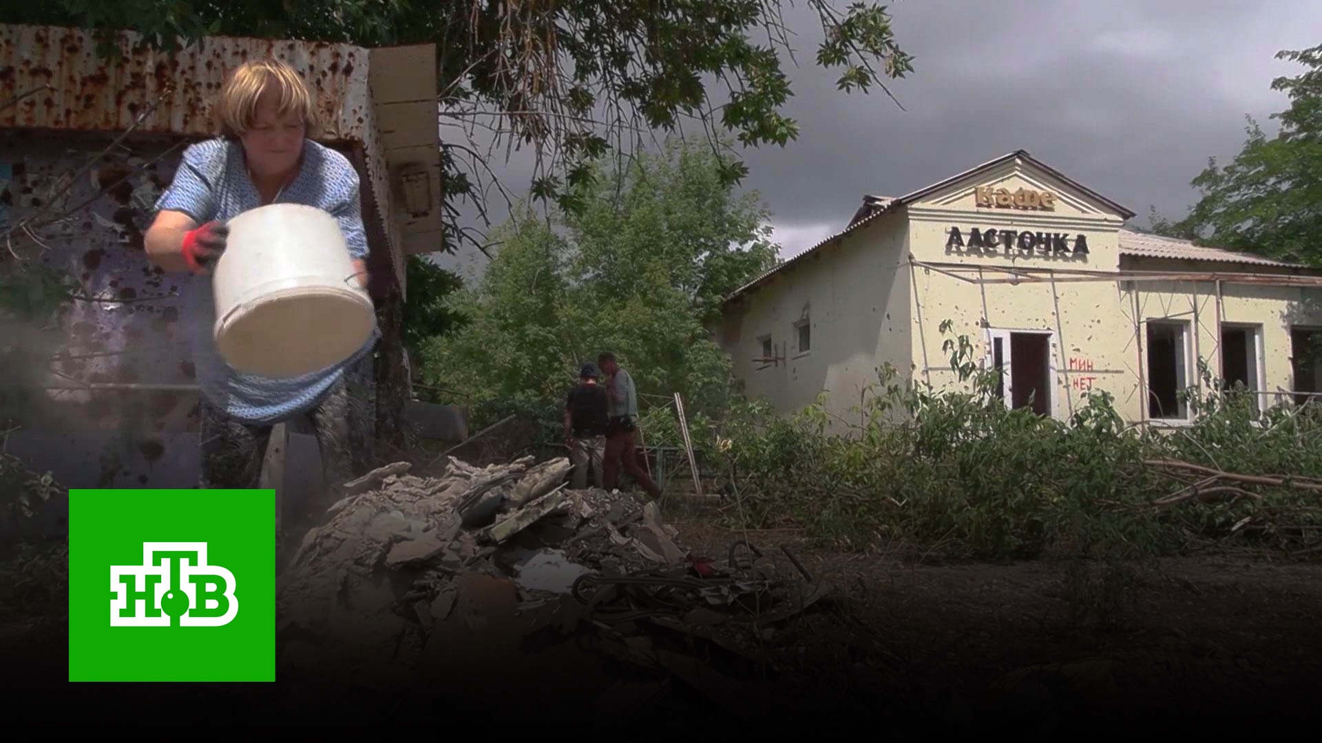 Люди возвращаются в разрушенное атаками ВСУ мариупольское село