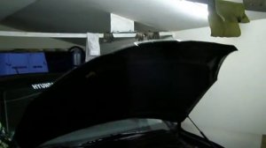 Открытие капота при помощи лифта Hyundai Accent