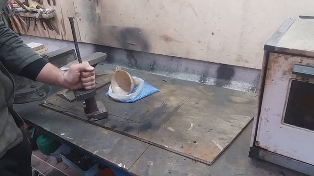 ?ПРИСПОСОБЛЕНИЕ ДЛЯ ИЗГОТОВЛЕНИЯ ПЛАСТИКОВЫХ РУКОЯТОК ИЗ КРЫШЕК СВОИМИ РУКАМИ | DIY | HDPE? смотреть онлайн