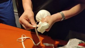 Массаж травяными мешочками.mp4