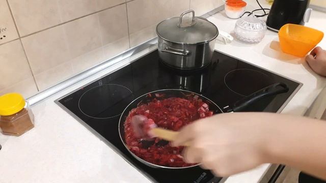 Борщ. Пошаговый видео-рецепт без томатной пасты и уксуса !