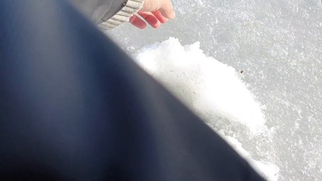 Зимняя рыбалка в конце Марта на Финском заливе, ловля Леща. смотреть онлайн