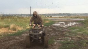 Квадроцикл 200CC Первые Покатушки в Грязи!!!