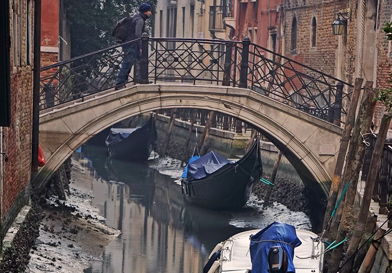 Из каналов в Венеции внезапно ушла вода / События