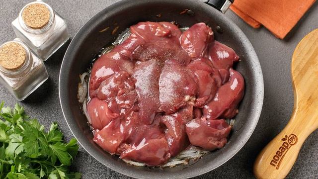 Куриная печень, жареная с луком