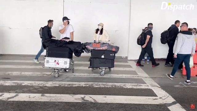 HYUN BIN 현빈 & SON YE JIN 손예진 at LAX for Honeymoon on 11th Apr 2022 [full length] смотреть онлайн