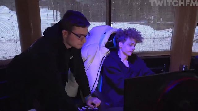 Топ Моменты с Twitch | Первый День Stream House | Забыла Выключить Стрим смотреть онлайн