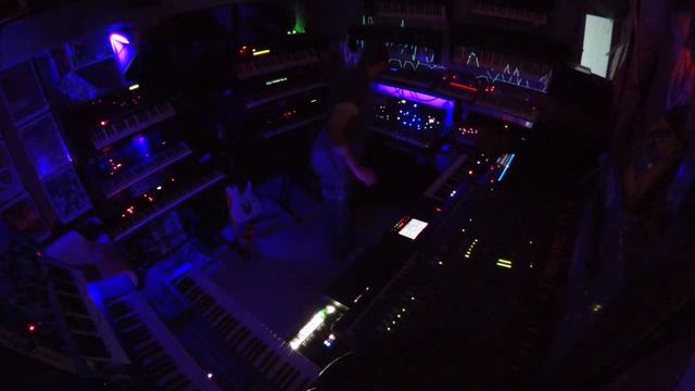 UNSEEN THREAT -/ Arturia Matrixbrute / Ensoniq ESQ-1 / Akai S950 смотреть онлайн