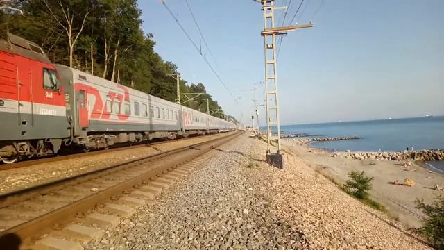 Электровоз 2ЭС4К-068 с поездом Адлер-Владикавказ. смотреть онлайн
