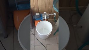 Запуск водяной скважины после зимы.