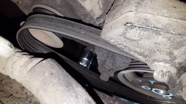 Как снять генератор opel Zafira a 2.0 2.2 dti шкив генератора замена, свист, износ шкива смотреть онлайн