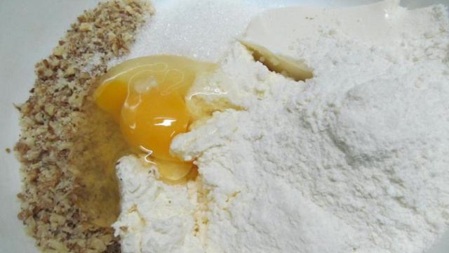 Сырники с грецким орехом и сыром Янтарь