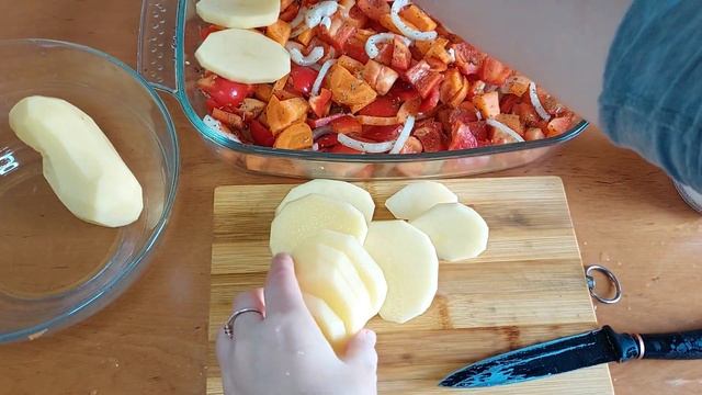 Нереально вкусная овощная запеканка с курицей в духовке #кулинария смотреть онлайн