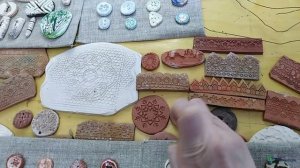 Способы декорирования глиняных пуговиц методом тиснения, гравировки и росписи. Ч.3.