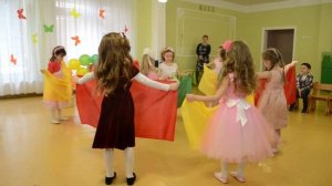 Красивый танец с тканью Утренник 8 Марта в детском саду Средняя группа