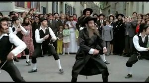 Еврейский танец в исполнении непревзойденного Луи де Фюнеса.
