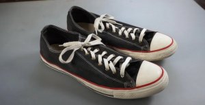 Как почистить белую подошву обуви.Как отбелить кеды от желтизны. как стирать конверсы.