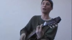 в магнитофоне играет группа..............