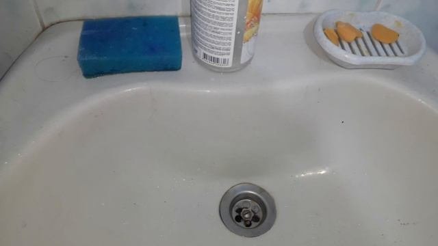 Как отмыть раковину от желтого налета за 3 секунды!